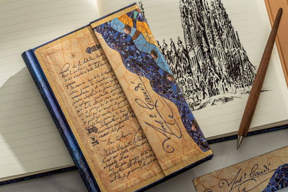 2027 Gaudi, Il Manoscritto di Reus - 18 Mesi - DesignImgThree Image