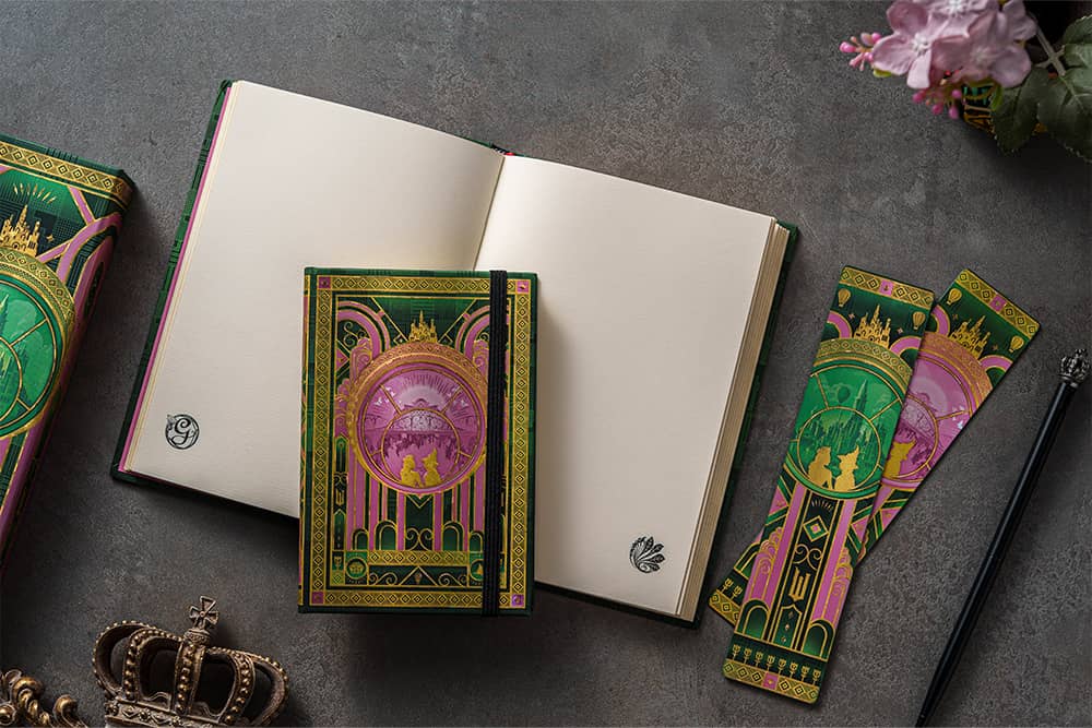 2027 La Magia di Wicked - 12 Mesi - DesignImgOne Image