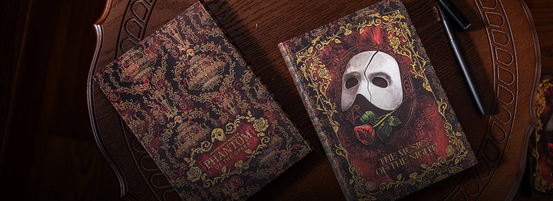 <p>Lasciati trasportare nel mondo del Fantasma dell'Opera con questa serie Paperblanks.</p>